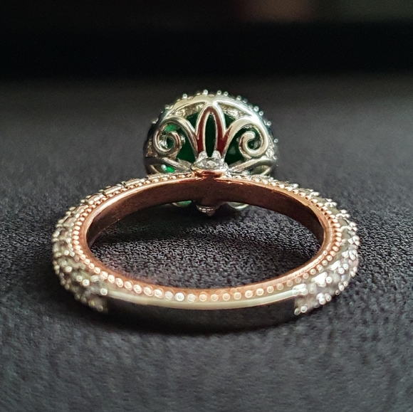 Designer Silver&Rose Gold Round Green Diamond Ring - Picture 5 of 6